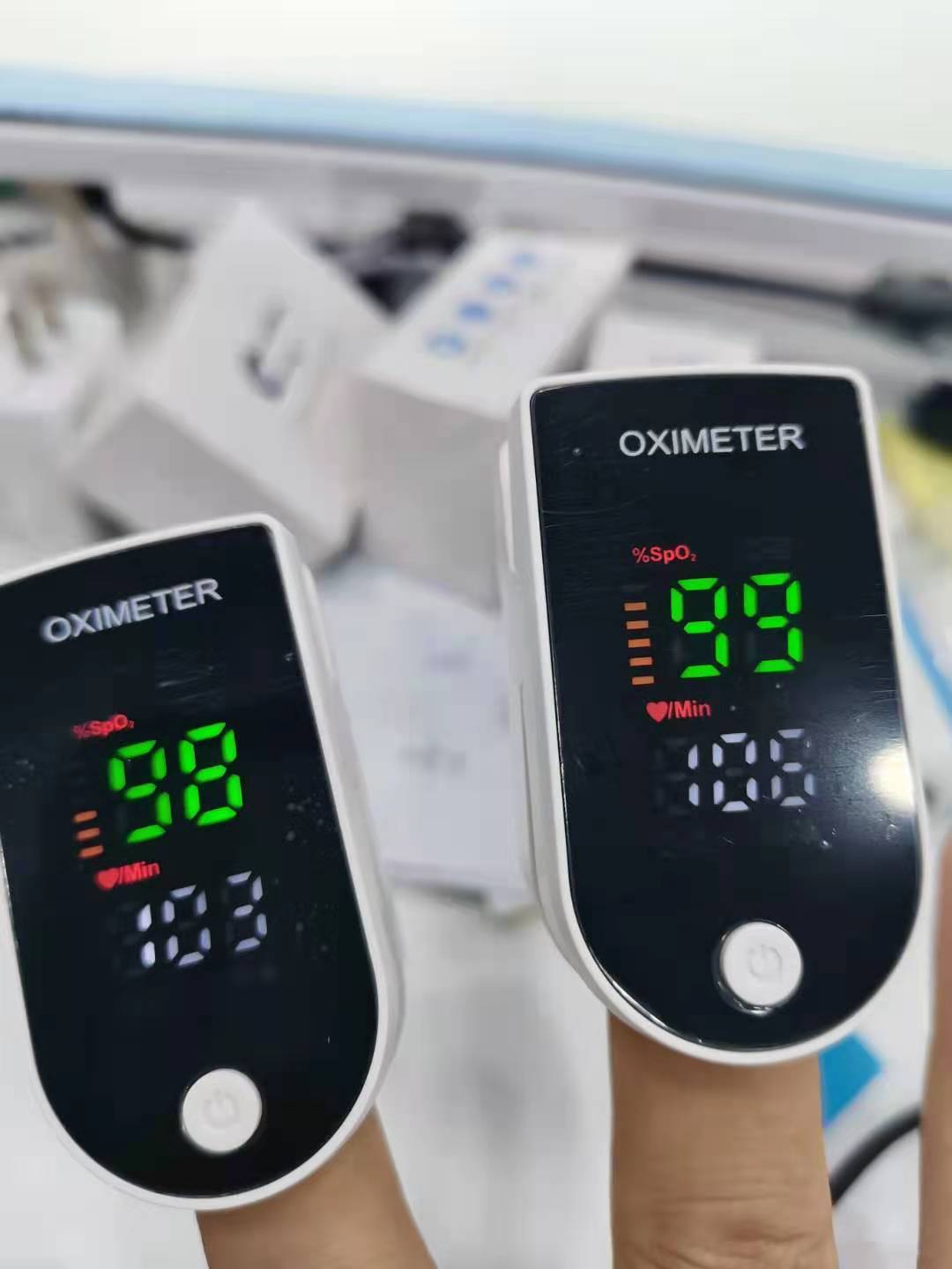 Oxygen / heart rate / pulse / detector, blood oxygen saturation monitor, finger detection.